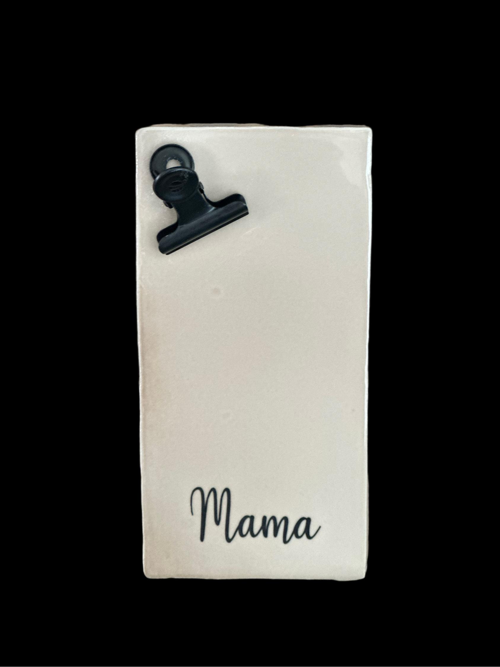 Tegel met clip 'Mama'